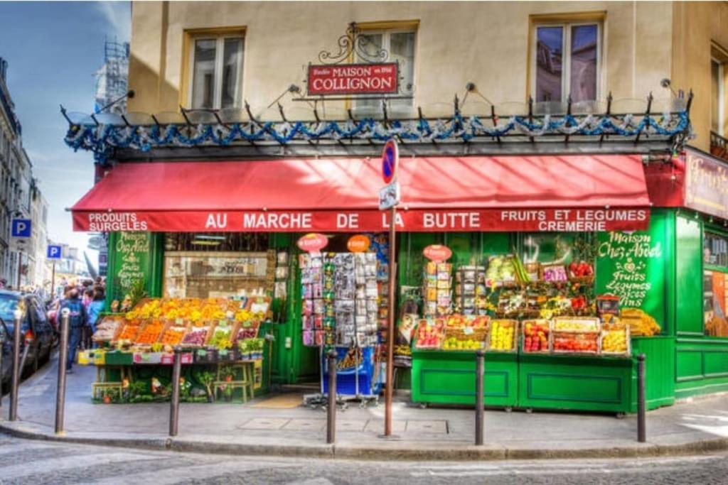 Amelie Poulain In Heart Of Montmartre *