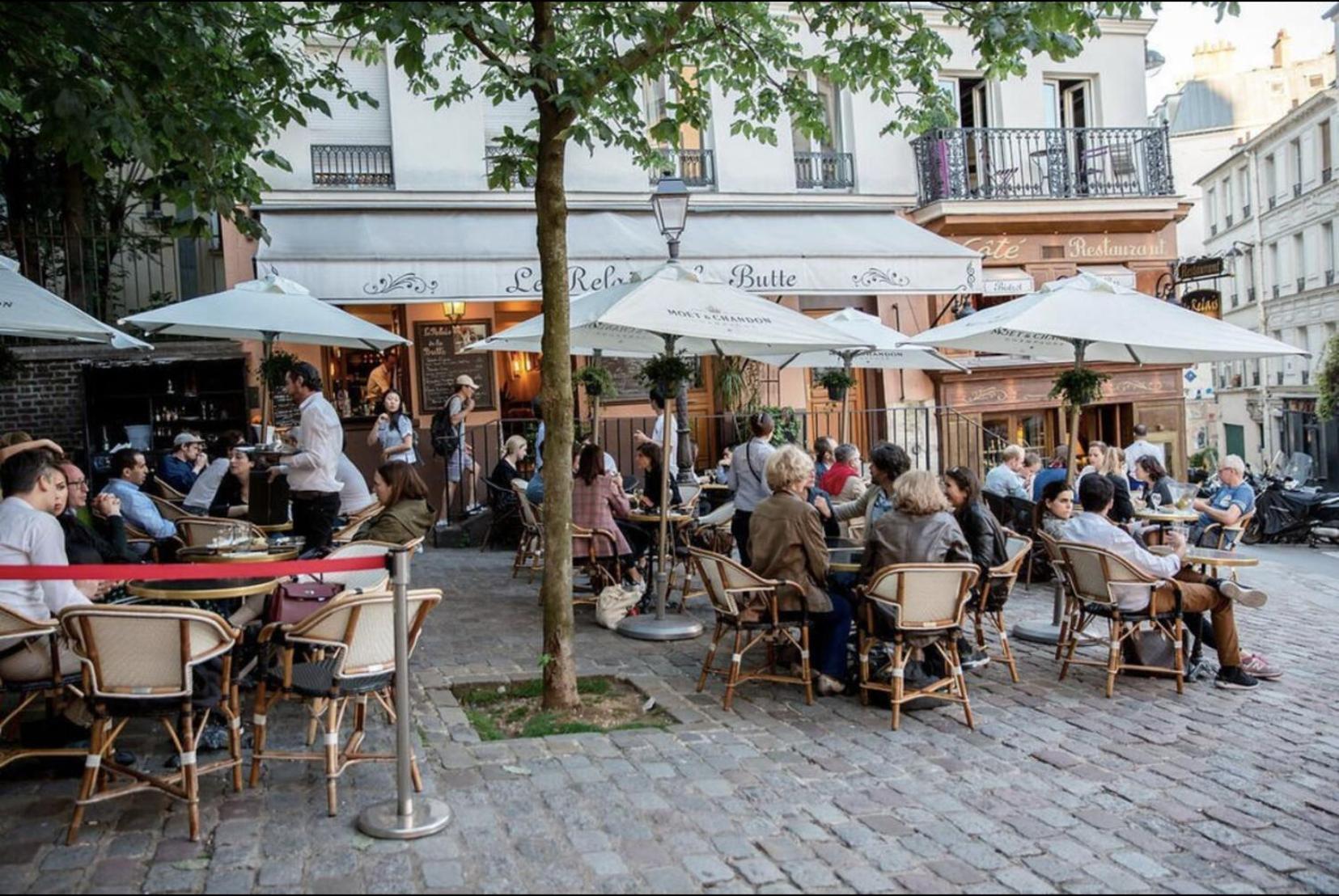 Amelie Poulain In Heart Of Montmartre *