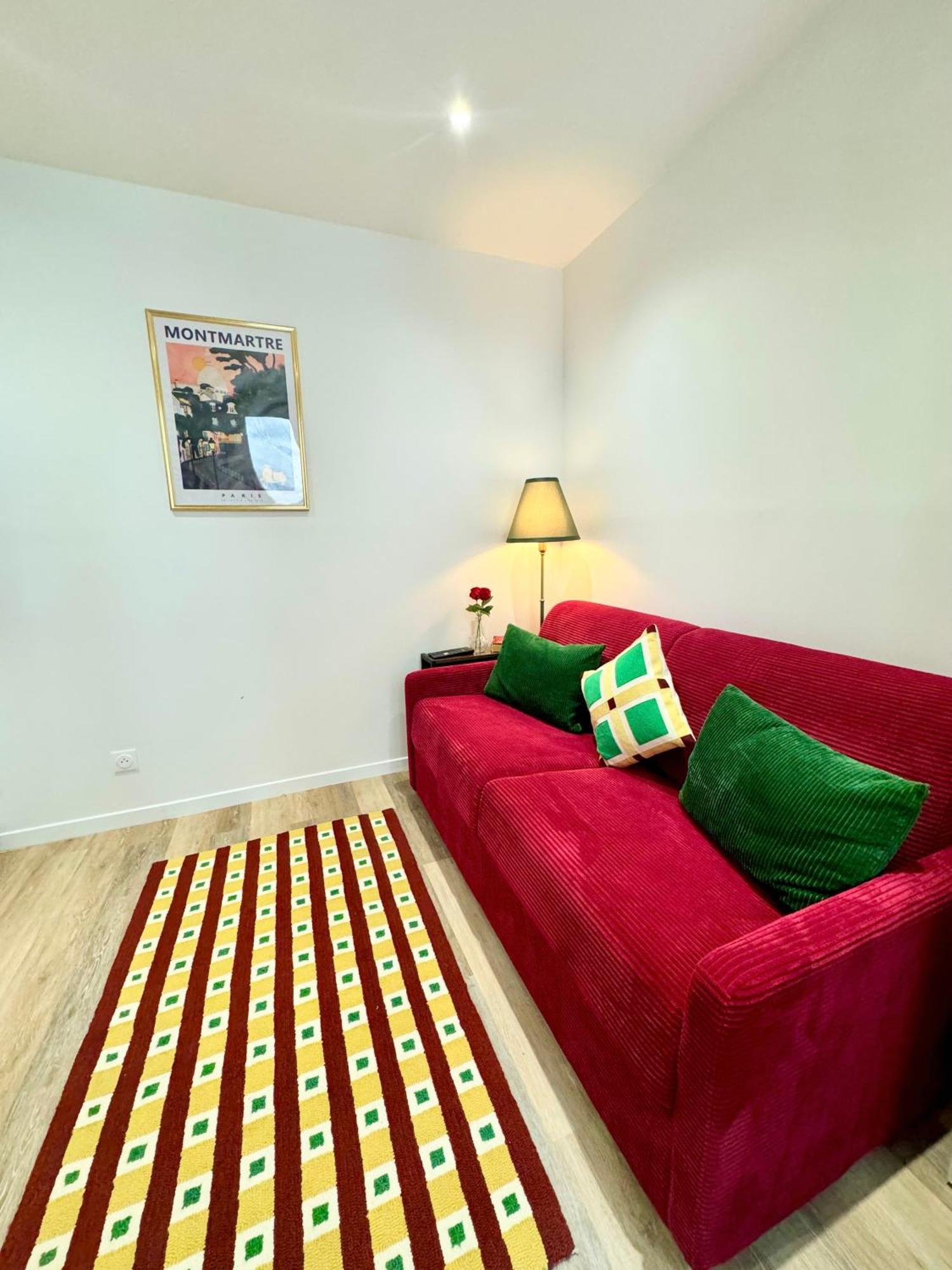 Amelie Poulain In Heart Of Montmartre Apartment